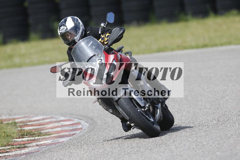 /Archiv-2025/09 22.04.2025 Cornu Master School ADR/gruen-vert/33